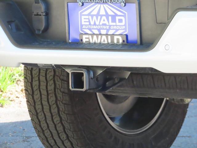 Photo of 2023 Summit White GMC Canyon