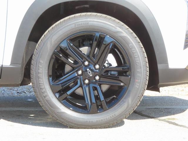 Photo of 2026 Summit White Chevrolet Trax