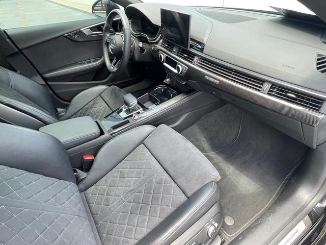 Photo of 2022 BLACK Audi S5