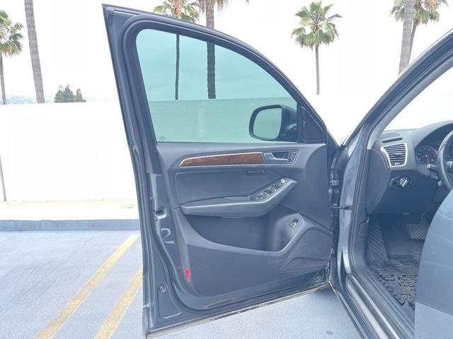 Photo of 2015 GRAY Audi Q5