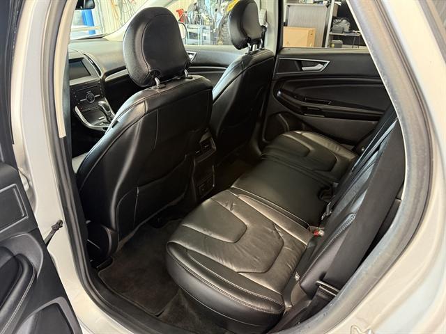 Photo of 2015 Ingot Silver Ford Edge