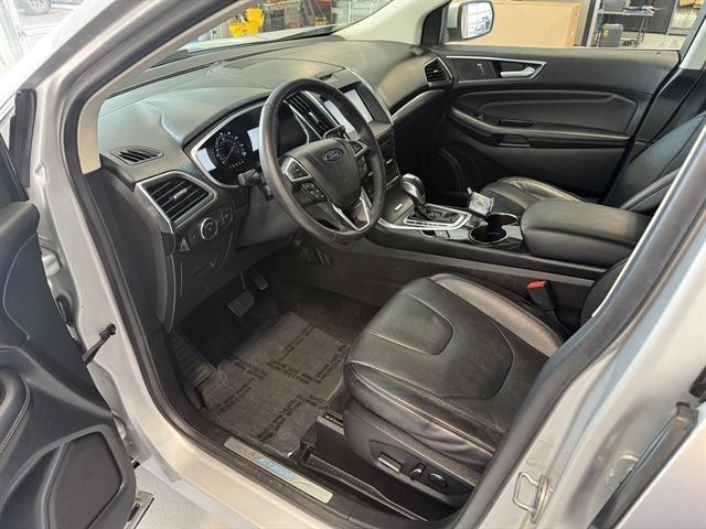 Photo of 2015 Ingot Silver Ford Edge