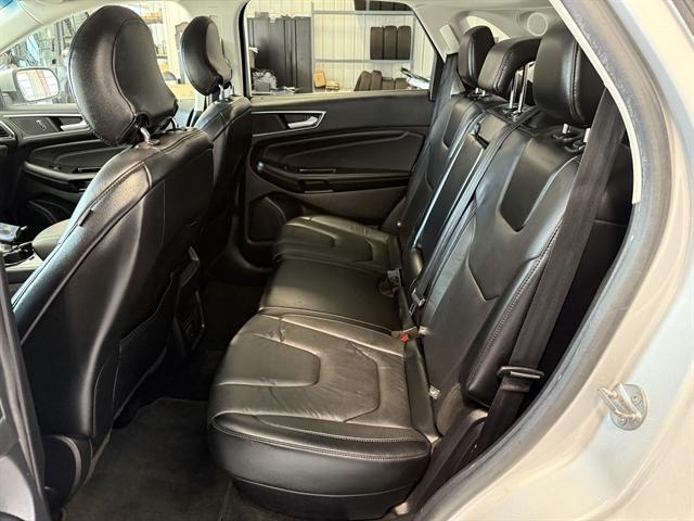 Photo of 2015 Ingot Silver Ford Edge