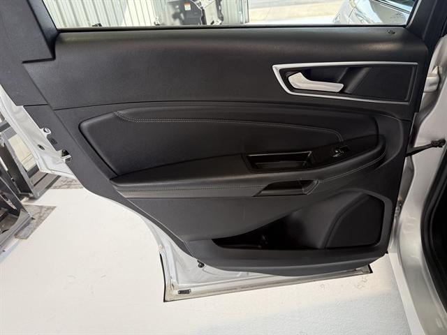 Photo of 2015 Ingot Silver Ford Edge