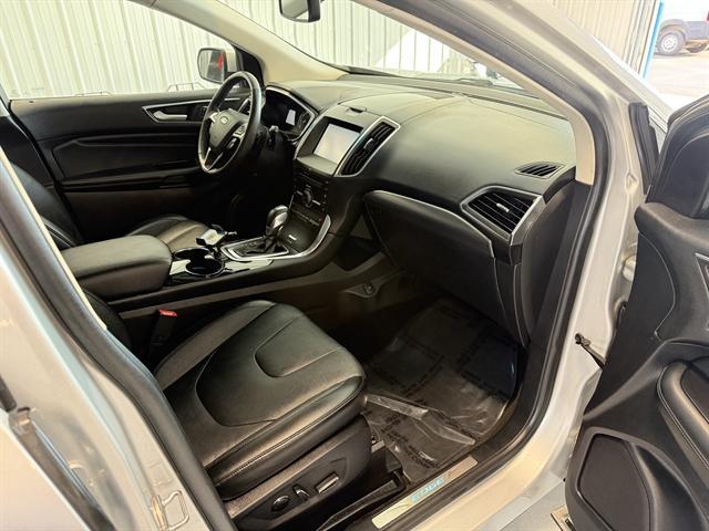 Photo of 2015 Ingot Silver Ford Edge