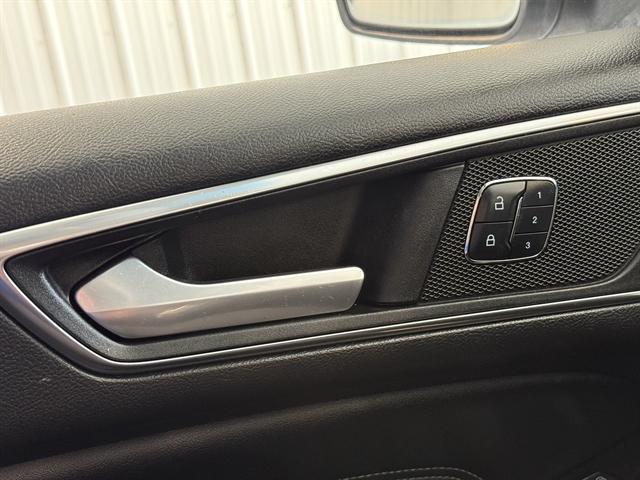 Photo of 2015 Ingot Silver Ford Edge