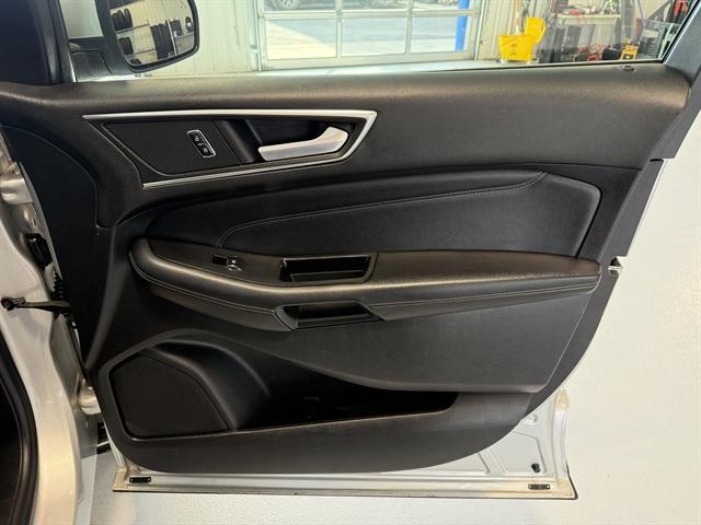 Photo of 2015 Ingot Silver Ford Edge