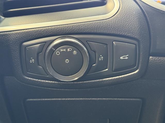 Photo of 2015 Ingot Silver Ford Edge