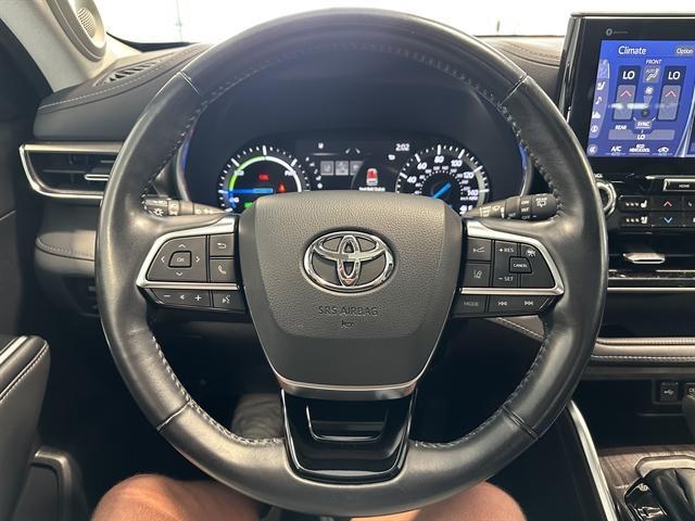 Photo of 2021 Blizzard Pearl Toyota Highlander Hybrid