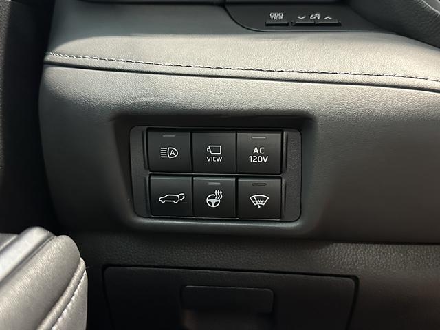 Photo of 2021 Blizzard Pearl Toyota Highlander Hybrid