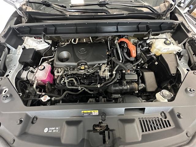 Photo of 2021 Blizzard Pearl Toyota Highlander Hybrid