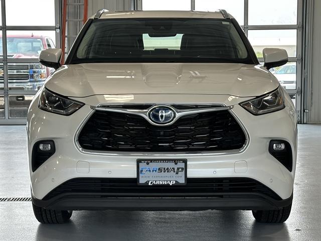 Photo of 2021 Blizzard Pearl Toyota Highlander Hybrid