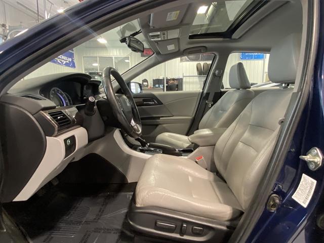 Photo of 2017 Obsidian Blue Pearl Honda Accord