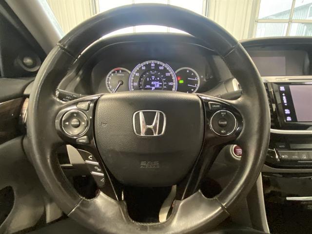 Photo of 2017 Obsidian Blue Pearl Honda Accord