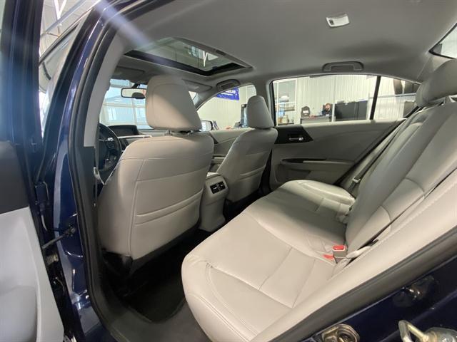 Photo of 2017 Obsidian Blue Pearl Honda Accord
