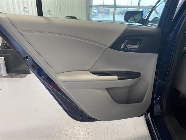 Photo of 2017 Obsidian Blue Pearl Honda Accord