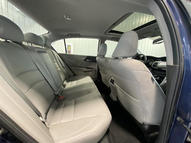 Photo of 2017 Obsidian Blue Pearl Honda Accord