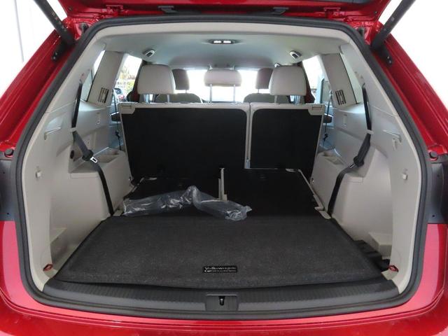 Photo of 2025 Red Metallic Volkswagen Atlas