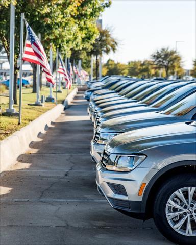 Photo of 2025 Silver Metallic Volkswagen Tiguan