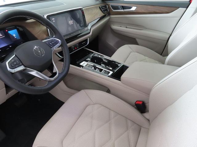 Photo of 2025 Red Metallic Volkswagen Atlas