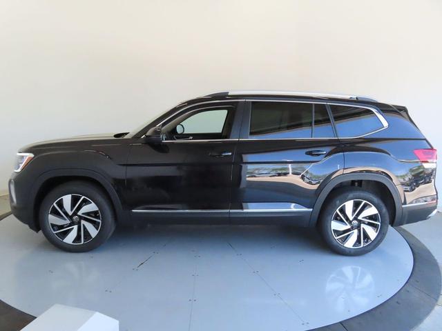 Photo of 2025 Deep Black Pearl Volkswagen Atlas