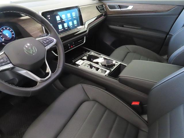 Photo of 2025 Deep Black Pearl Volkswagen Atlas