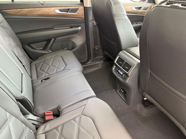 Photo of 2025 Deep Black Pearl Volkswagen Atlas
