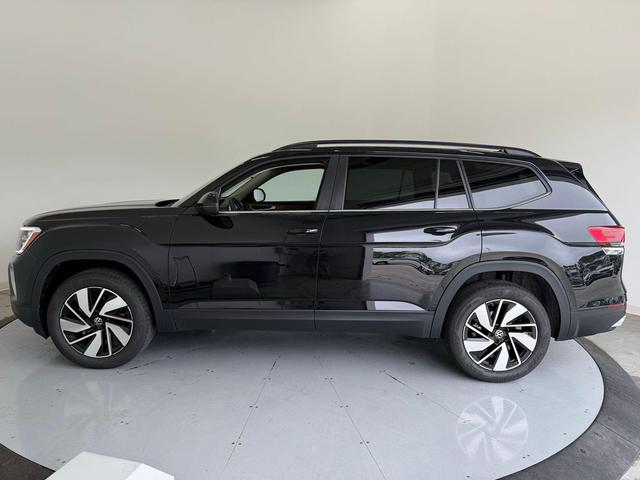 Photo of 2025 Deep Black Pearl Volkswagen Atlas
