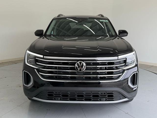 Photo of 2025 Deep Black Pearl Volkswagen Atlas