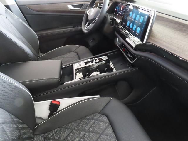 Photo of 2025 Mountain Lake B Volkswagen Atlas