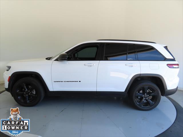 Photo of 2024 Bright White Clearcoat Jeep Grand Cherokee