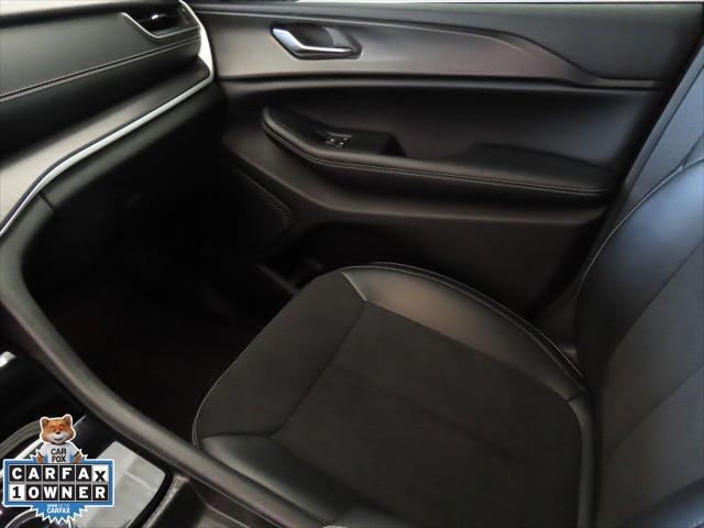 Photo of 2024 Bright White Clearcoat Jeep Grand Cherokee