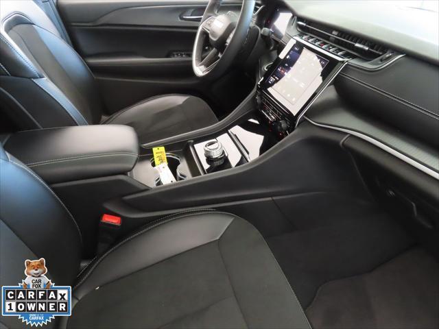 Photo of 2024 Bright White Clearcoat Jeep Grand Cherokee