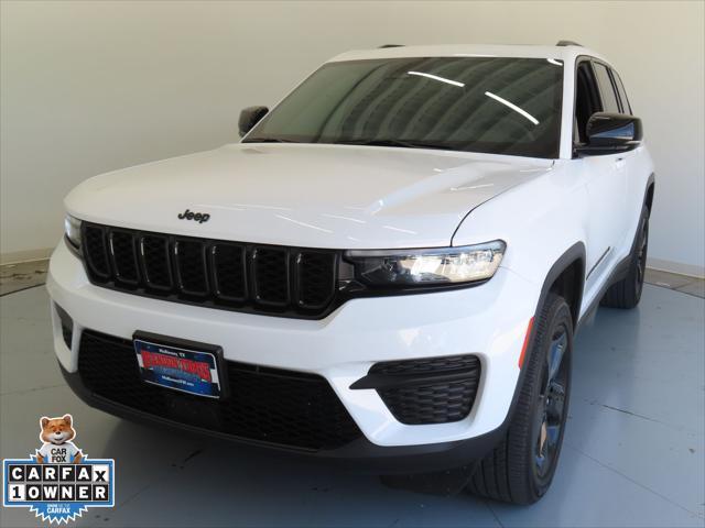 Photo of 2024 Bright White Clearcoat Jeep Grand Cherokee