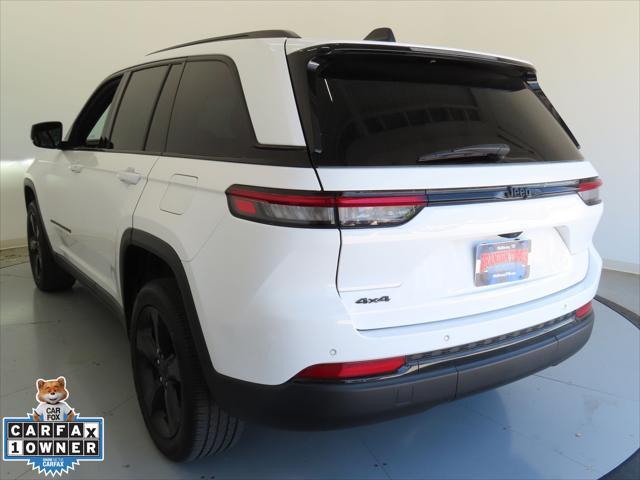Photo of 2024 Bright White Clearcoat Jeep Grand Cherokee