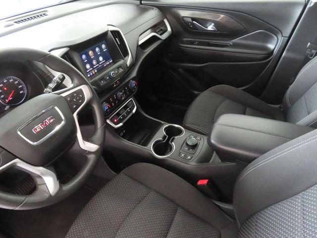 Photo of 2022 Summit White GMC Terrain