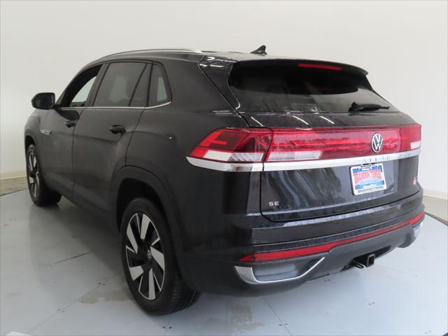 Photo of 2025 Deep Black Pearl Volkswagen Atlas Cross Sport