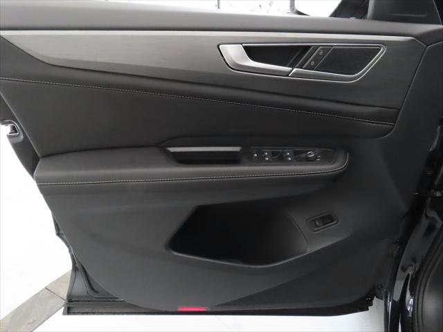 Photo of 2025 Deep Black Pearl Volkswagen Atlas Cross Sport