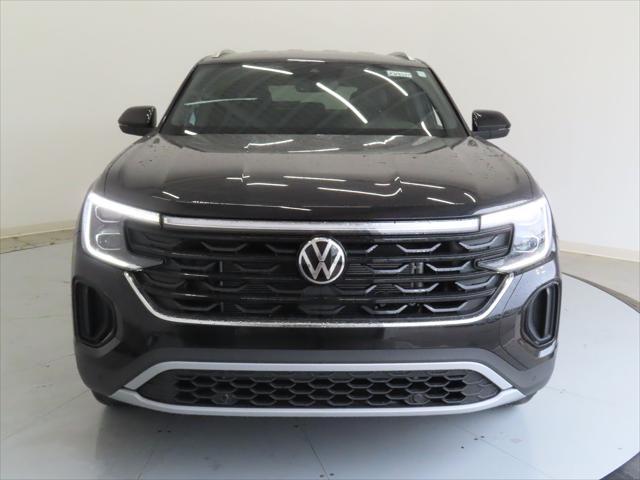 Photo of 2025 Deep Black Pearl Volkswagen Atlas Cross Sport