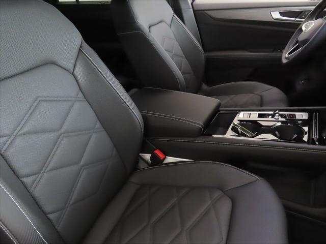 Photo of 2025 Deep Black Pearl Volkswagen Atlas Cross Sport