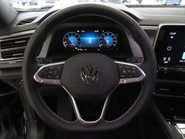 Photo of 2025 Deep Black Pearl Volkswagen Atlas Cross Sport