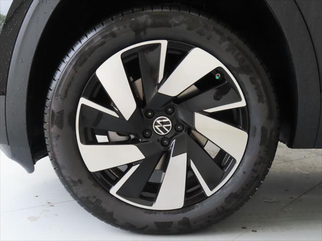 Photo of 2025 Deep Black Pearl Volkswagen Atlas Cross Sport