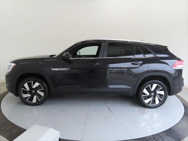 Photo of 2025 Deep Black Pearl Volkswagen Atlas Cross Sport