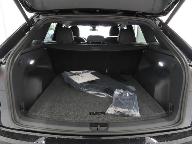 Photo of 2025 Deep Black Pearl Volkswagen Atlas Cross Sport