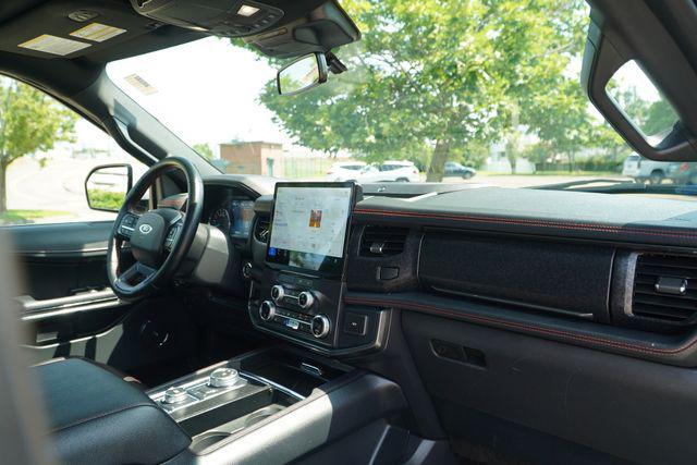 Photo of 2022 White Ford Expedition