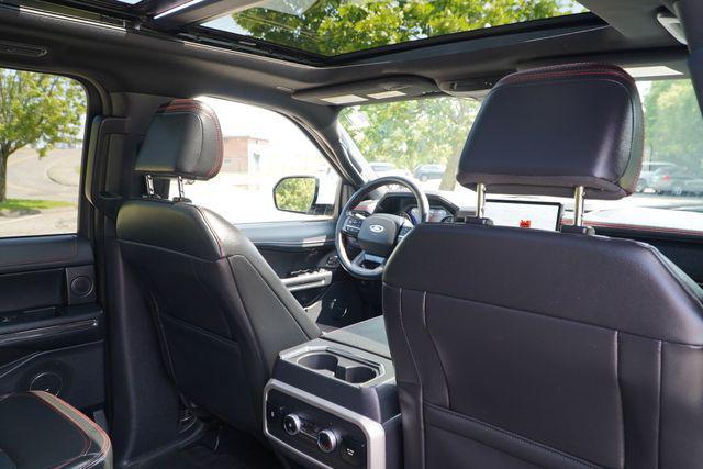 Photo of 2022 White Ford Expedition