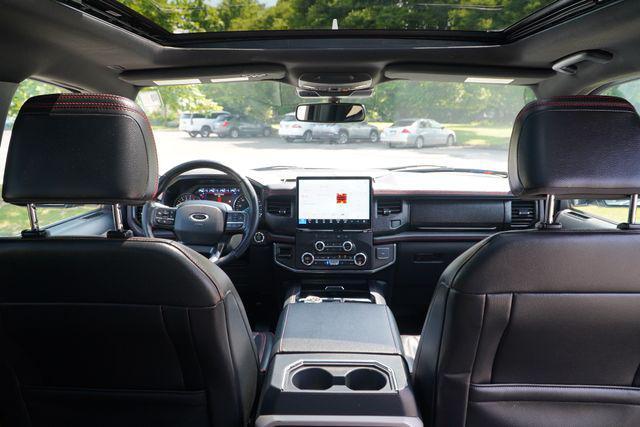 Photo of 2022 White Ford Expedition