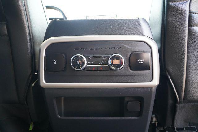 Photo of 2022 White Ford Expedition
