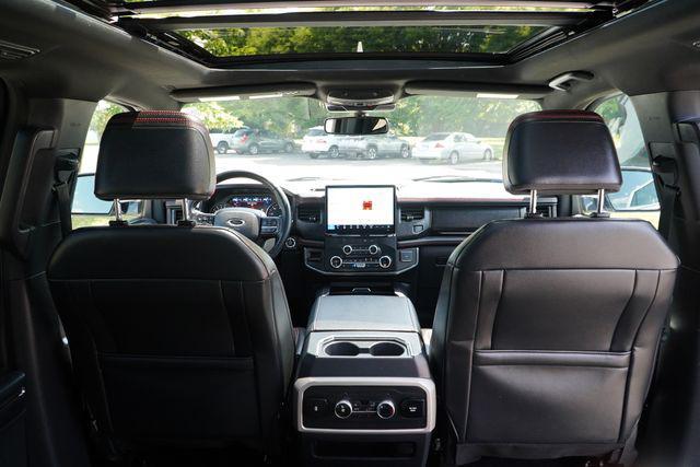 Photo of 2022 White Ford Expedition