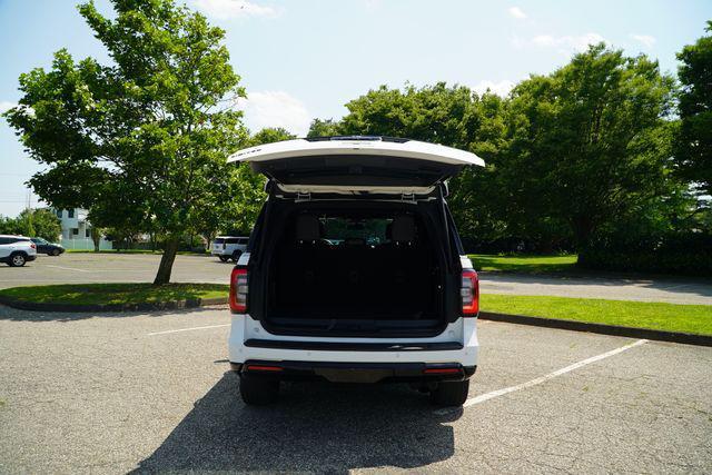 Photo of 2022 White Ford Expedition